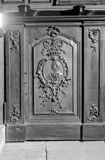 Devant de stalles : Vierge. © Dominique Humbert / Région Bourgogne-Franche-Comté, Inventaire du patrimoine - 1976