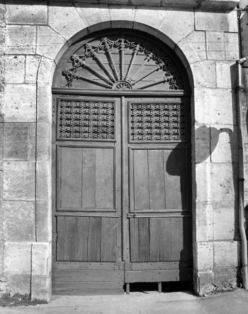 Porte cochère. © Yves Sancey / Région Bourgogne-Franche-Comté, Inventaire du patrimoine - 1976