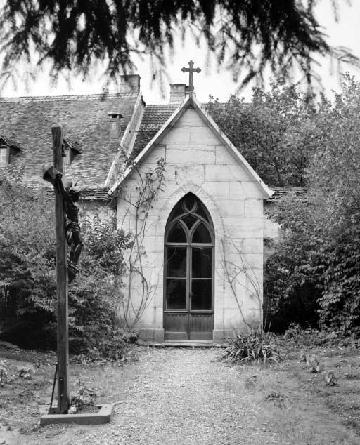 Chapelle adossée au mur d'enclos près du cimetière des religieuses. © Yves Sancey / Région Bourgogne-Franche-Comté, Inventaire du patrimoine - 1976