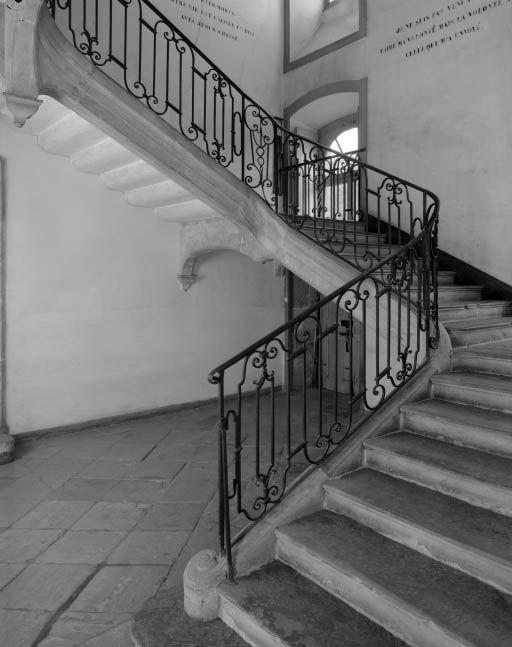 Intérieur : escalier conduisant aux cellules des religieuses. © Yves Sancey / Région Bourgogne-Franche-Comté, Inventaire du patrimoine - 1976