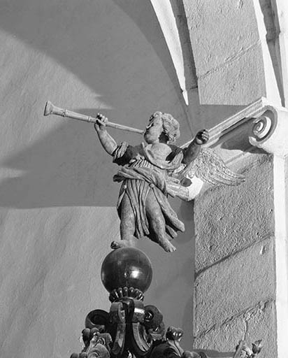 Ange de couronnement. © Yves Sancey / Région Bourgogne-Franche-Comté, Inventaire du patrimoine - 1976