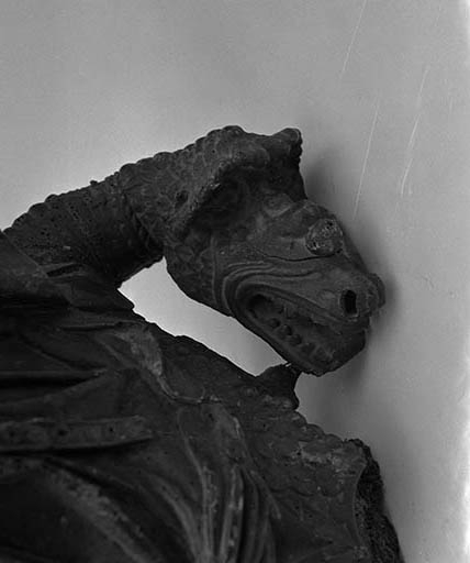 Détail : la tête du dragon. © Yves Sancey / Région Bourgogne-Franche-Comté, Inventaire du patrimoine - 1976