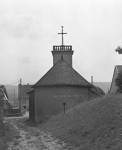 Extérieur : abside, vue de face. © Yves Sancey / Région Bourgogne-Franche-Comté, Inventaire du patrimoine - 1976