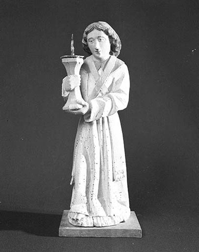L'ange de droite, de face. © Yves Sancey / Région Bourgogne-Franche-Comté, Inventaire du patrimoine - 1976