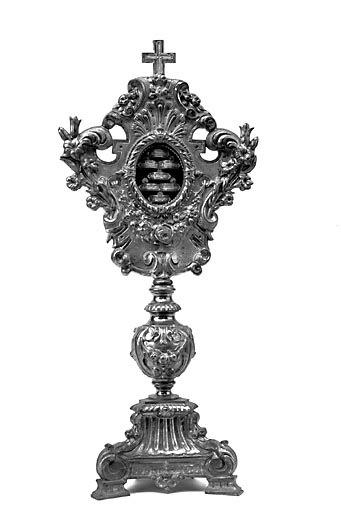 Vue de face d'un des quatre reliquaires. © Yves Sancey / Région Bourgogne-Franche-Comté, Inventaire du patrimoine - 1976