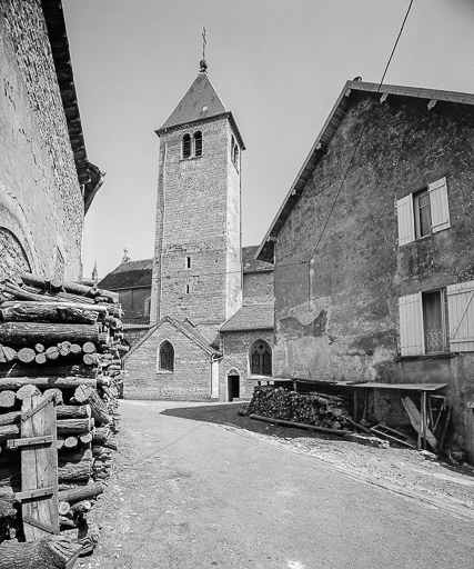 Façade latérale droite. © Bernard Lardière / Région Bourgogne-Franche-Comté, Inventaire du patrimoine - 1976