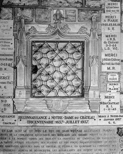 Chapelle Notre-Dame du château : niche. © Bernard Lardière / Région Bourgogne-Franche-Comté, Inventaire du patrimoine - 1976