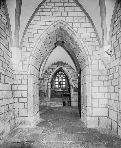 Bas côté gauche et chapelle gauche en enfilade. © Bernard Lardière / Région Bourgogne-Franche-Comté, Inventaire du patrimoine - 1976