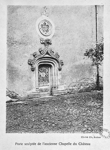 Porte extérieure de l'ancienne chapelle du château. © Yves Sancey / Région Bourgogne-Franche-Comté, Inventaire du patrimoine - 1976