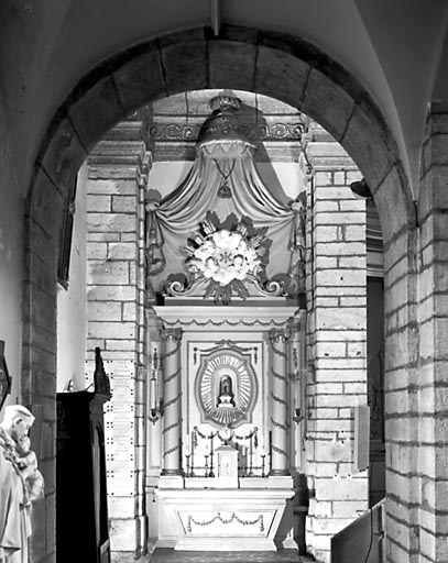 Vue d'ensemble de l'autel-retable latéral gauche. © Yves Sancey / Région Bourgogne-Franche-Comté, Inventaire du patrimoine - 1976