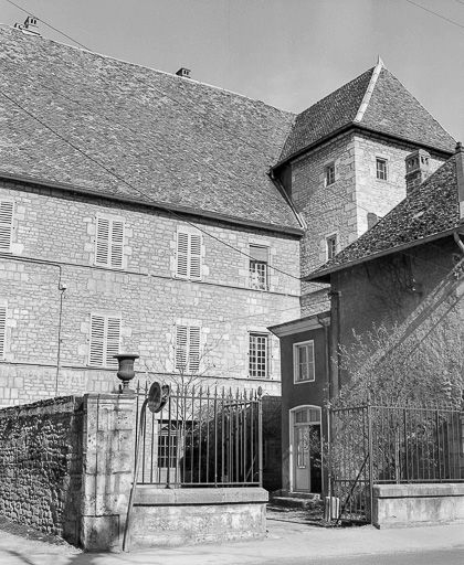 Façade antérieure. © Yves Sancey / Région Bourgogne-Franche-Comté, Inventaire du patrimoine - 1977 Façade antérieure. © Yves Sancey / Région Bourgogne-Franche-Comté, Inventaire du patrimoine - 1977