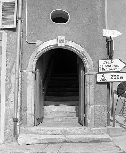 Maison 2 avenue du Président-Wilson : porte piétonne. © Yves Sancey / Région Bourgogne-Franche-Comté, Inventaire du patrimoine - 1977