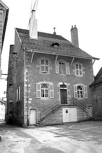 Façade antérieure et face latérale gauche. © Yves Sancey / Région Bourgogne-Franche-Comté, Inventaire du patrimoine - 1977