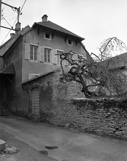Vue générale depuis la rue. © Yves Sancey / Région Bourgogne-Franche-Comté, Inventaire du patrimoine - 1977
