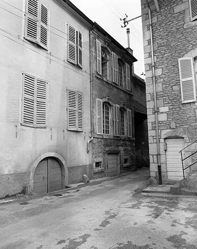 Façade antérieure vue de trois quart gauche. © Yves Sancey / Région Bourgogne-Franche-Comté, Inventaire du patrimoine - 1977