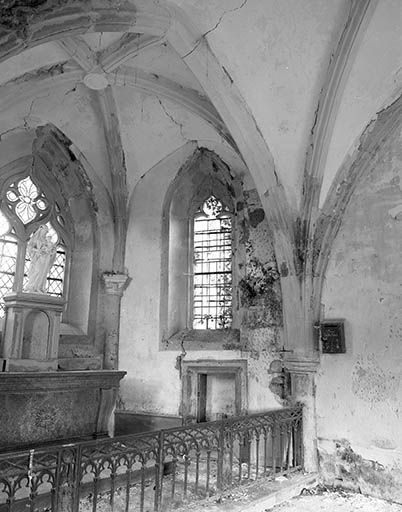 Intérieur de la chapelle : le choeur vu de trois quarts gauche. © Yves Sancey / Région Bourgogne-Franche-Comté, Inventaire du patrimoine - 1977