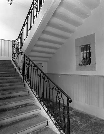 Intérieur, escalier : 1ère volée. © Yves Sancey / Région Bourgogne-Franche-Comté, Inventaire du patrimoine - 1977