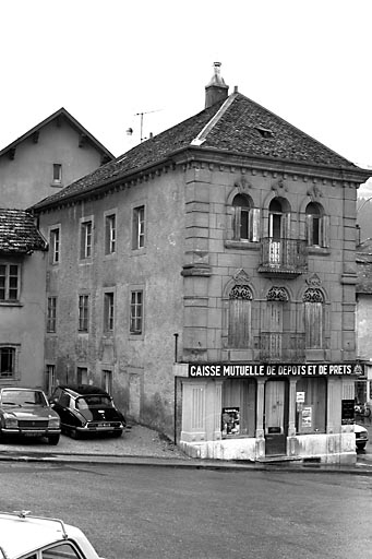 Vue de trois quarts gauche. © Yves Sancey / Région Bourgogne-Franche-Comté, Inventaire du patrimoine - 1977