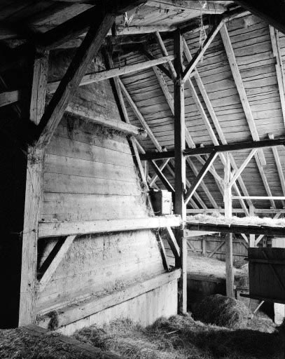 Charpente et tué. © Yves Sancey / Région Bourgogne-Franche-Comté, Inventaire du patrimoine - 1977 Charpente et tué. © Yves Sancey / Région Bourgogne-Franche-Comté, Inventaire du patrimoine - 1977