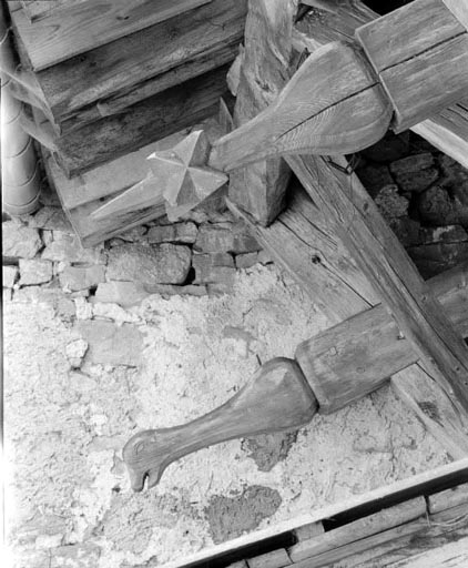 Détail : extrémité d'arbalétriers sculptés. © Yves Sancey / Région Bourgogne-Franche-Comté, Inventaire du patrimoine - 1977