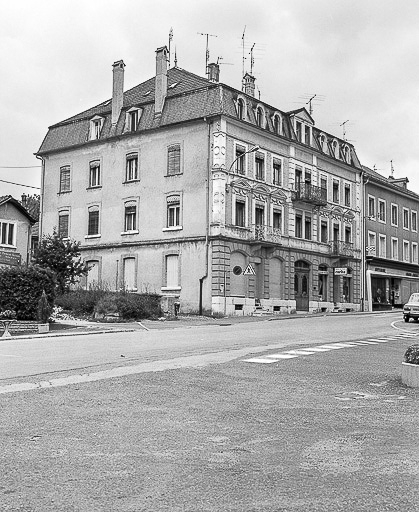 Façade sur rue. © Yves Sancey / Région Bourgogne-Franche-Comté, Inventaire du patrimoine - 1977 Façade sur rue. © Yves Sancey / Région Bourgogne-Franche-Comté, Inventaire du patrimoine - 1977