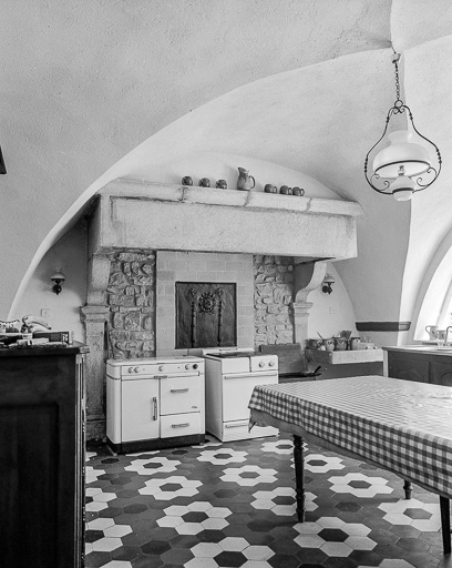 Ferme n° 16 : cheminée de la cuisine. © Dominique Dominguez / Région Bourgogne-Franche-Comté, Inventaire du patrimoine - 1977