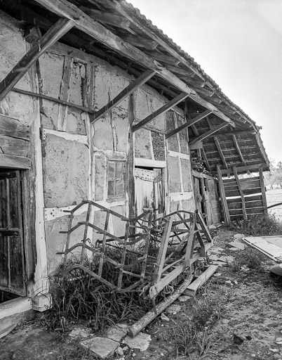 Façade antérieure : partie droite. © Dominique Dominguez / Région Bourgogne-Franche-Comté, Inventaire du patrimoine - 1977