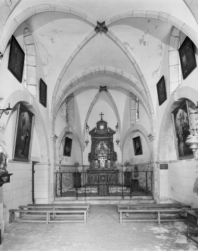 Vue de la nef et du choeur depuis l'entrée. © Yves Sancey / Région Bourgogne-Franche-Comté, Inventaire du patrimoine - 1977
