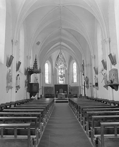 Intérieur : nef et choeur vus depuis l'entrée. © Yves Sancey / Région Bourgogne-Franche-Comté, Inventaire du patrimoine - 1977