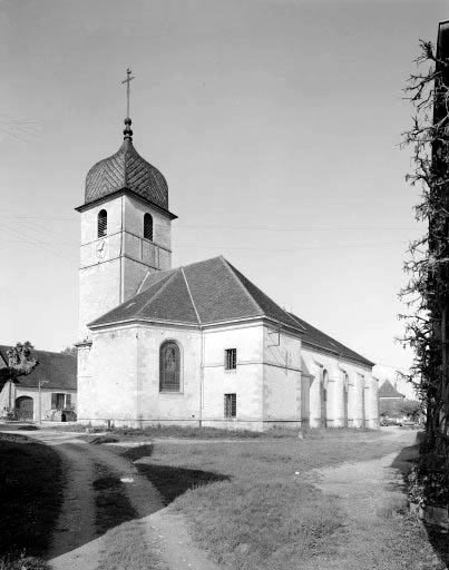 Façade latérale nord et chevet. © Yves Sancey / Région Bourgogne-Franche-Comté, Inventaire du patrimoine - 1977