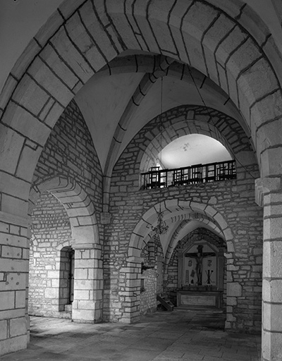 Intérieur : nef et tribunes. © Yves Sancey / Région Bourgogne-Franche-Comté, Inventaire du patrimoine - 1977
