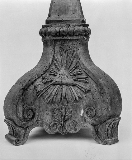 Détail du pied. © Yves Sancey / Région Bourgogne-Franche-Comté, Inventaire du patrimoine - 1977