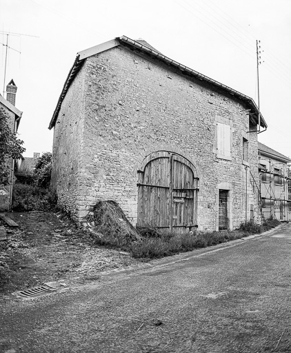 Façade antérieure. © Bernard Lardière / Région Bourgogne-Franche-Comté, Inventaire du patrimoine - 1977