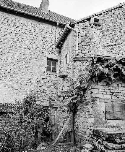 Façade postérieure. © Yves Sancey / Région Bourgogne-Franche-Comté, Inventaire du patrimoine - 1977