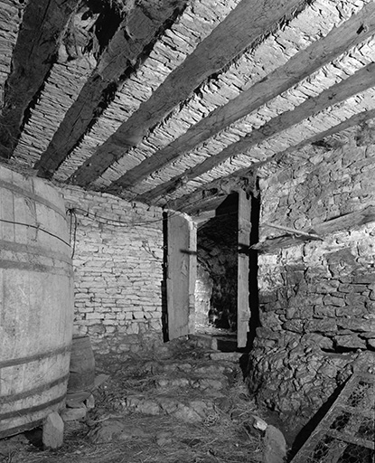 Cave. © Yves Sancey / Région Bourgogne-Franche-Comté, Inventaire du patrimoine - 1977