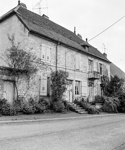 Façade antérieure. © Yves Sancey / Région Bourgogne-Franche-Comté, Inventaire du patrimoine - 1977