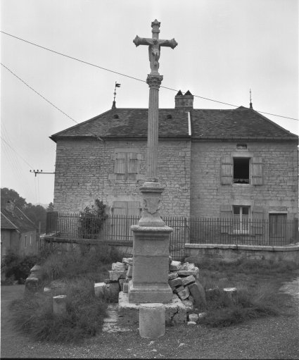Vue de la face antérieure. © Yves Sancey / Région Bourgogne-Franche-Comté, Inventaire du patrimoine - 1977