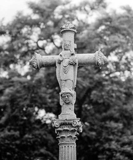 Vue de dos, détail. © Yves Sancey / Région Bourgogne-Franche-Comté, Inventaire du patrimoine - 1977