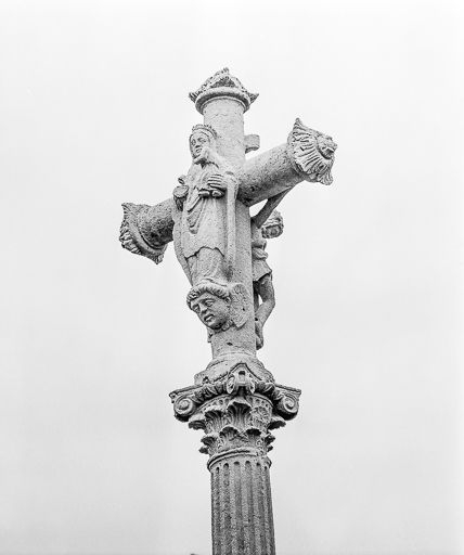 Vue de dos, détail. © Yves Sancey / Région Bourgogne-Franche-Comté, Inventaire du patrimoine - 1977