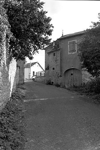 Façade latérale droite. © Bernard Lardière / Région Bourgogne-Franche-Comté, Inventaire du patrimoine - 1977