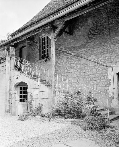 Détail de l'escalier extérieur de l'habitation. © Yves Sancey / Région Bourgogne-Franche-Comté, Inventaire du patrimoine - 1977