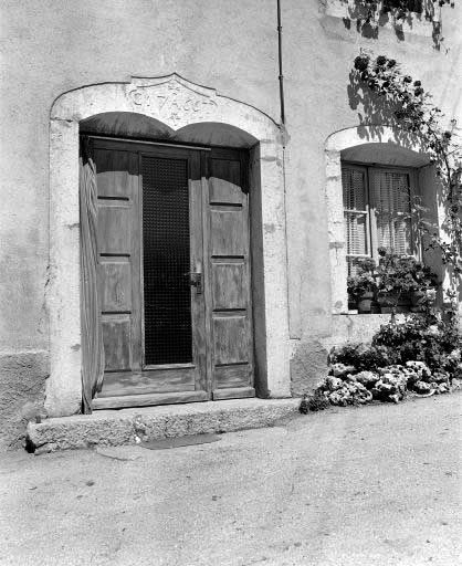 Porte d'entrée datée 1766. © Yves Sancey / Région Bourgogne-Franche-Comté, Inventaire du patrimoine - 1978