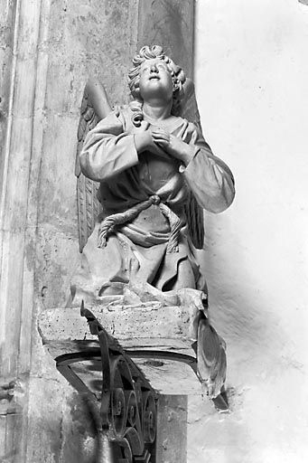 L'ange de droite. © Yves Sancey / Région Bourgogne-Franche-Comté, Inventaire du patrimoine - 1978