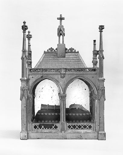 Vue de face d'une des châsses. © Yves Sancey / Région Bourgogne-Franche-Comté, Inventaire du patrimoine - 1978