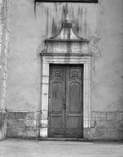 Porte d'entrée latérale. © Yves Sancey / Région Bourgogne-Franche-Comté, Inventaire du patrimoine - 1978