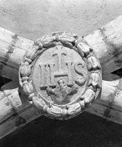 Clef de voûte, vaisseau droit de la nef, 1ère travée. © Yves Sancey / Région Bourgogne-Franche-Comté, Inventaire du patrimoine - 1978