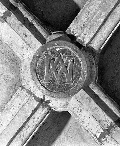 Clef de voûte, vaisseau droit de la nef, 1ère travée. © Yves Sancey / Région Bourgogne-Franche-Comté, Inventaire du patrimoine - 1978