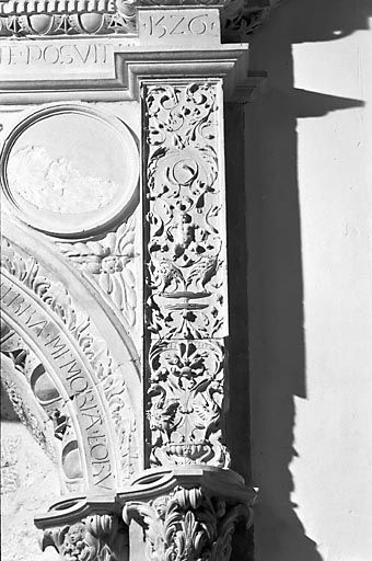 Détail : pilastre et écoinçon droits. © Yves Sancey / Région Bourgogne-Franche-Comté, Inventaire du patrimoine - 1978