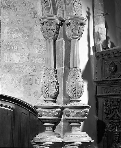 Détail : colonnettes droites. © Yves Sancey / Région Bourgogne-Franche-Comté, Inventaire du patrimoine - 1978