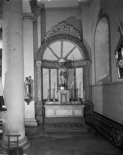 Vue de l'autel-retable latéral droit. © Yves Sancey / Région Bourgogne-Franche-Comté, Inventaire du patrimoine - 1978